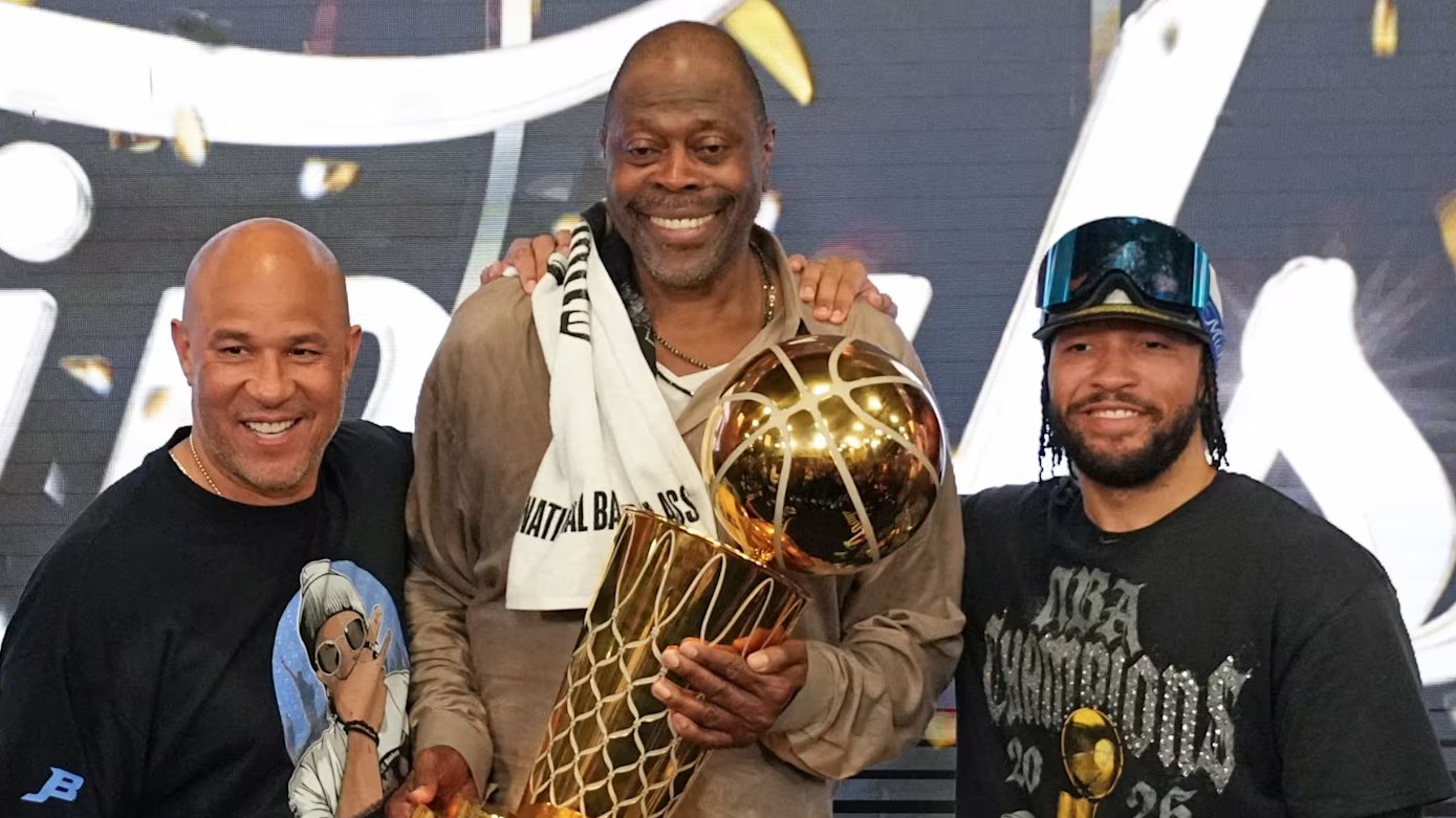 Patrick Ewing, Rick Brunson and Jalen Brunson with the Larry O'Brien Trophy